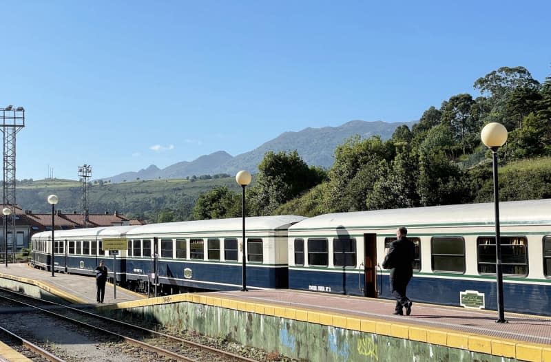 The Costa Verde Express is one of the so-called historic royal trains operated by the Spanish state railway company Renfe.  Manuel Meyer/dpa