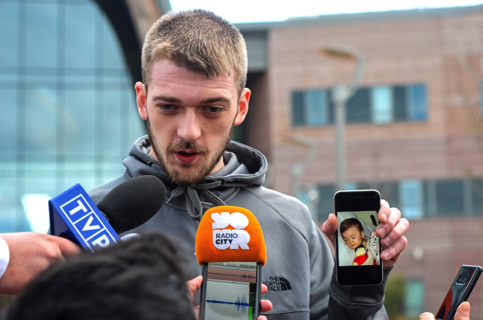 Tom Evans addresses the press outside Liverpool’s Alder Hey Hospital, after confirming another meeting in a bid to bring his son home (PA)