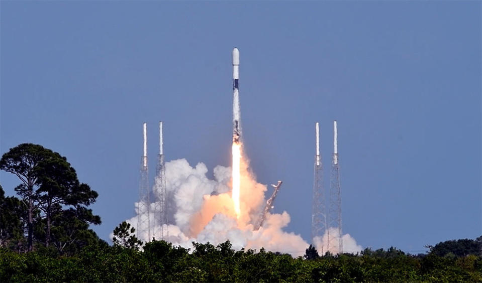 A SpaceX Falcon 9 rocket, using a first stage that helped launch a commercial crew to the International Space Station just 21 days ago, blasts off on its fifth flight Friday, helping boost 53 Starlink internet relay satellites into orbit. / Credit: William Harwood/CBS News