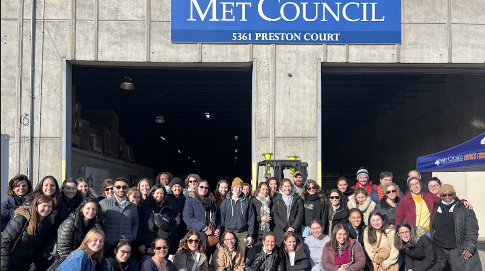 Met Council delivers 2,100 packages of food every week to Holocaust survivors throughout the New York area. / Credit: CBS News/Met Council