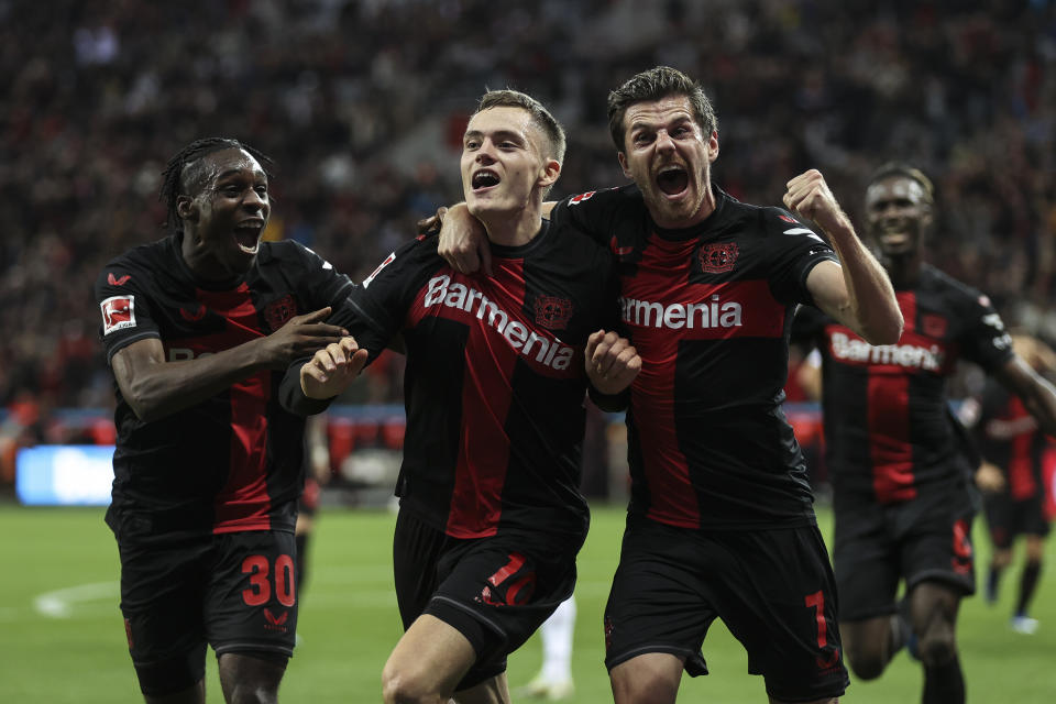  Florian Wirtz (M.) erzielt gegen Freiburg ein Traumtor. (Bild: Getty Images)