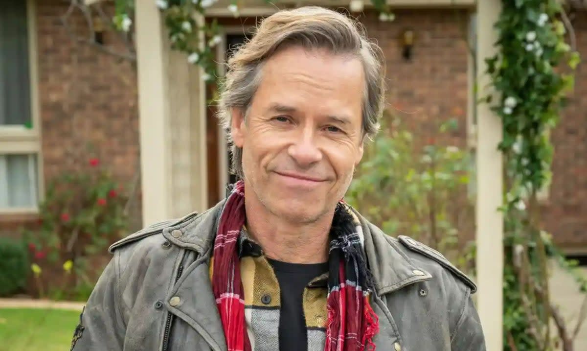 Guy Pearce has confirmed he will reprise his role as Mike Young in the rebooted Neighbours  (Network 10)