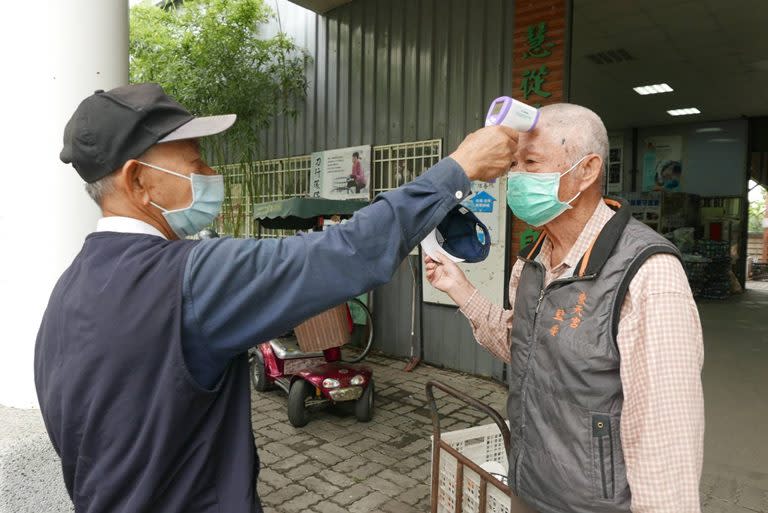 慈濟志工詹大為、江豐作　榮獲永靖鄉模範父親表揚