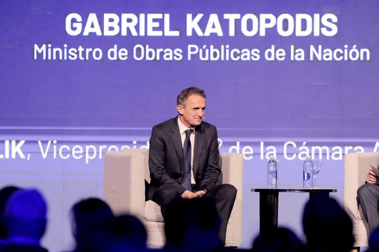 El Ministro de Obras Públicas, Gabriel Katopodis, afirmó que ?el año que viene en la Argentina va a haber más obra pública que nunca?, al participar esta tarde en el panel ?Inversión pública en la Argentina para el desarrollo productivo?, en el marco de la 67° Convención Anual de la Cámara Argentina de la Construcción (Camarco)