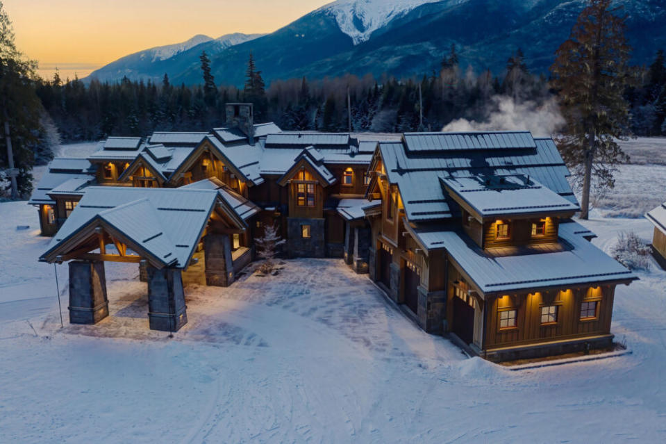 Northern Escape Heli Skiing in Terrace, British Columbia, Canada. Photo By: Greg Eymundson / InsightVisualSolutions.com