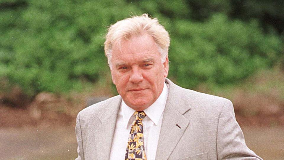 Les Dennis, Jim Davidson and Starr's former manager were among those paying their respects.
