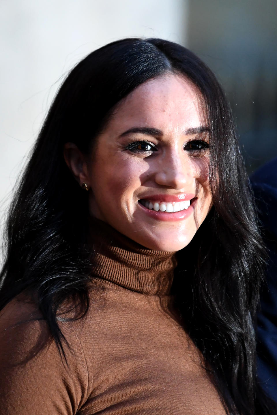 Der Beautylook von Meghan bleibt in der Toffee-Tones Farbwelt (Bild: Getty Images)