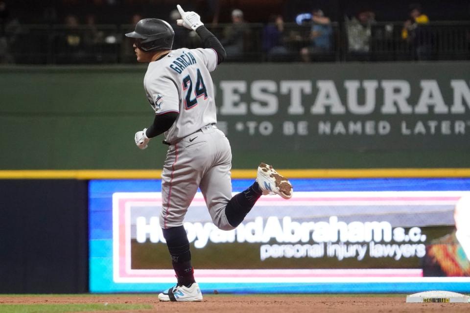 MARLINS-CERVECEROS (AP)