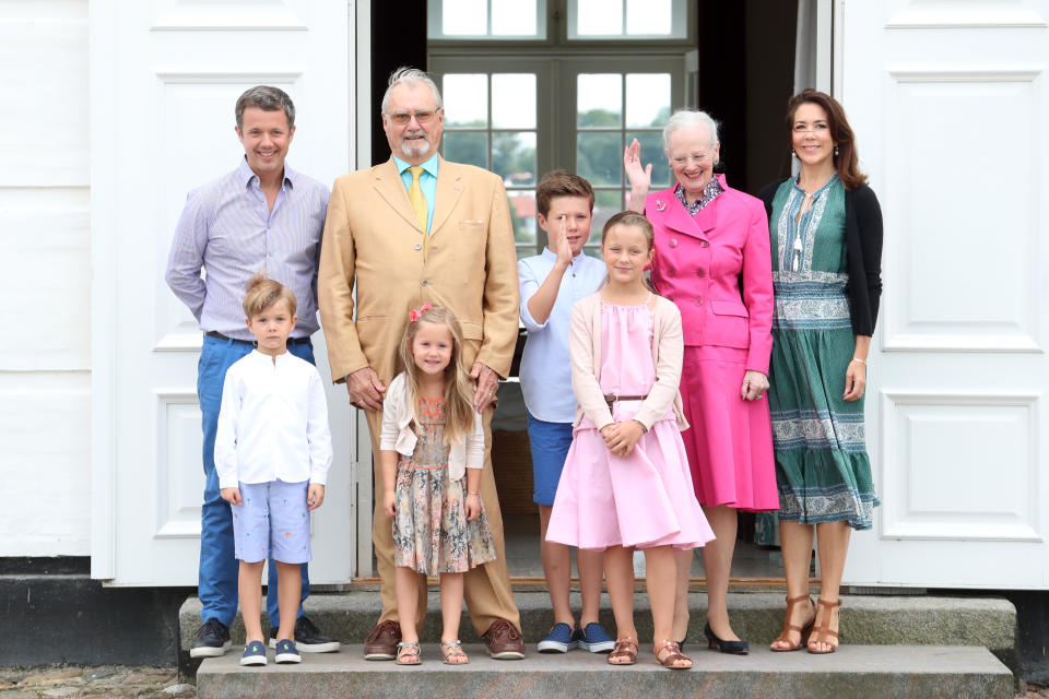 <p>Königin Margrethe II. herrscht über Dänemark und hier ist sie mit ihrem Ehemann, Prinz Henrik, abgelichtet, der leider im Februar 2018 verstarb. Ihr Sohn, Prinz Frederik und seine Frau, Kronprinzessin Mary, haben vier gemeinsame Kinder: Prinzessin Isabella, Prinzessin Josephine, Prinz Christian und Prinz Vincent. <em>[Bild: Getty]</em> </p>
