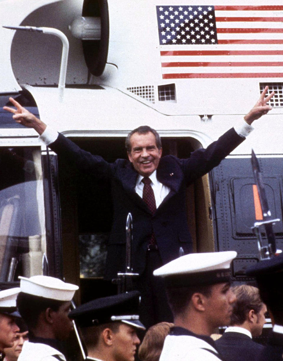 Following his resignation, U.S. President Richard M. Nixon flashes the V-for-victory sign as he boards his Marine One helicopter for the last time on the South lawn of the White House, Aug. 9, 1974.&nbsp; (Photo: STR New / Reuters)