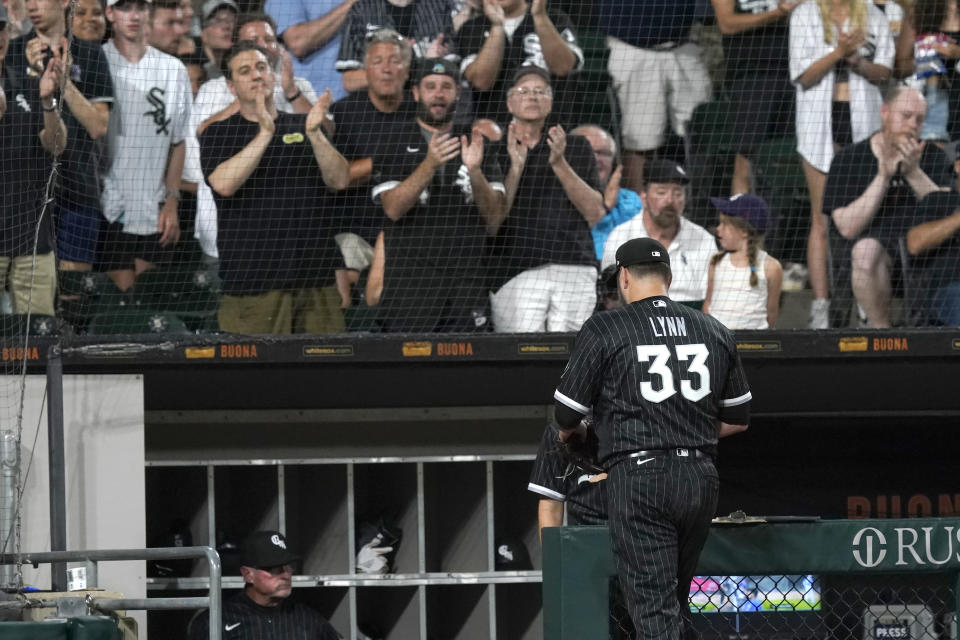 Chicago White Sox starting pitcher Lance Lynn leaves the game to a standing ovation during the sixth inning of a baseball game against the Toronto Blue Jays Monday, June 20, 2022, in Chicago. (AP Photo/Charles Rex Arbogast)
