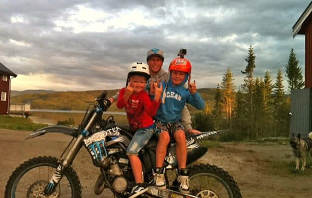 Elias (left) with cousin Even Kvemo and brother Henning. Photo: Caters.