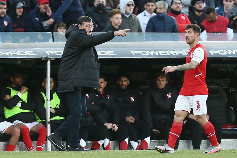 Julio César Falcioni aún no ganó desde su regreso a Independiente; su futuro está en duda después de las elecciones del 2 de octubre