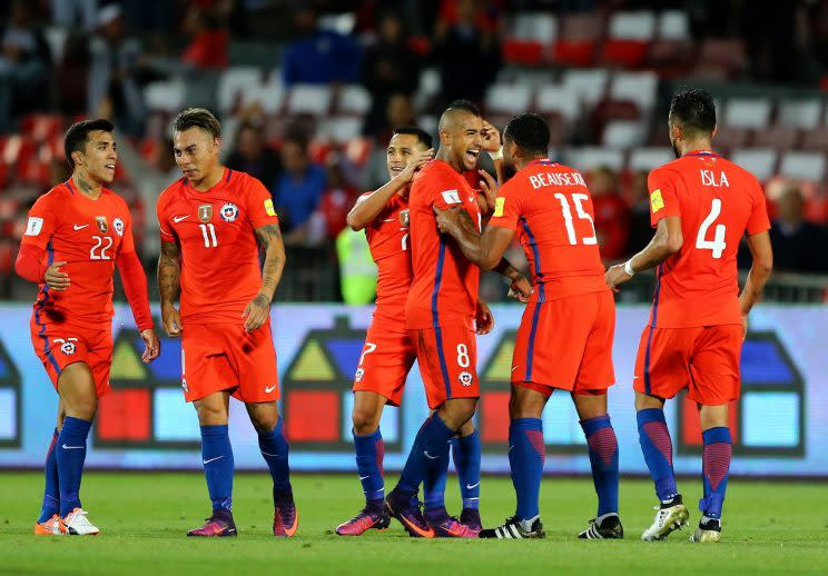 <p>Pour qui s’intéresse au football sud-américain, retrouver la Roja de Todos en aussi haute altitude n’a rien d’incongru. Le double vainqueur de la Copa America, nourri au bon grain des préceptes de Marcelo Bielsa, mange également du ténor d’Am-Sud au petit-déjeuner depuis quelques années. Résultat : une quatrième place bien méritée au classement FIFA.</p>