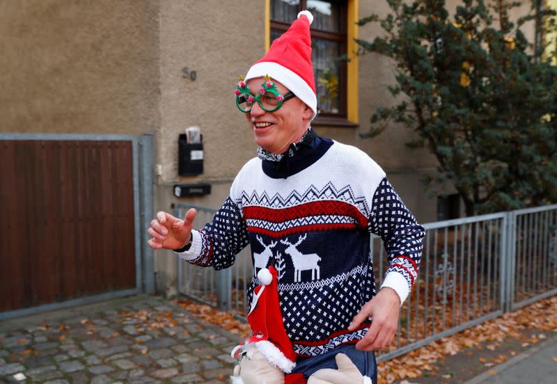 A man dressed in a Christmas-themed costume races through the streets of Michendorf