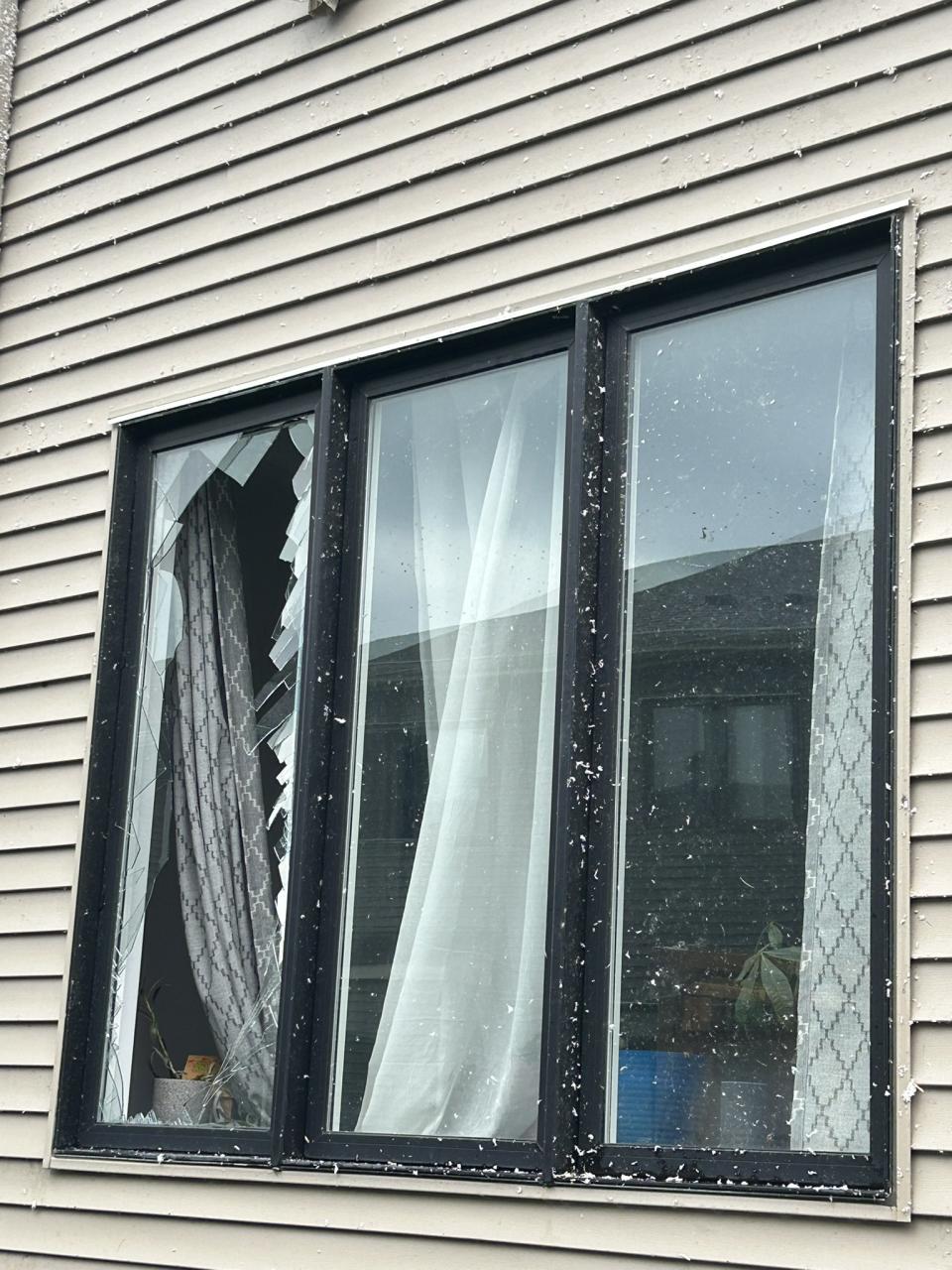 Permission to use: damage photos from barrhaven via Laurie Gillespie on Twitter 1