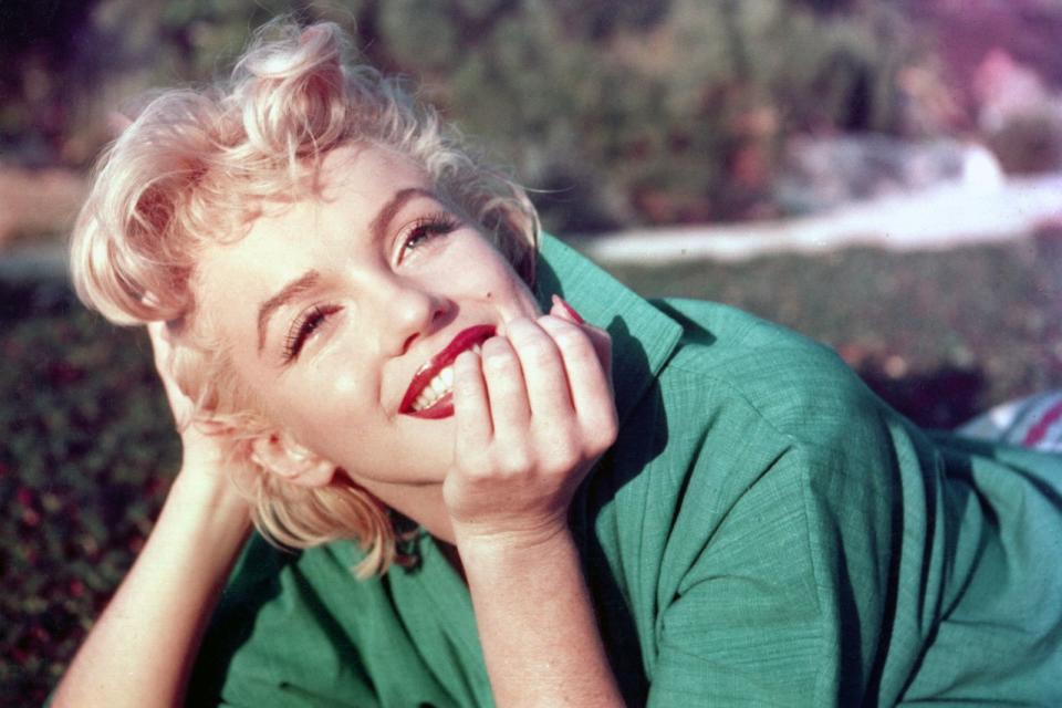 Seltsame Essgewohnheiten haben Stars übrigens seit eh und je: So soll Marilyn Monroe jeden Tag zwei rohe Eier in warmer Milch gefrühstückt und auf das Mittagessen verzichtet haben. Zum Abendessen gönnte sie sich immerhin neben Fleisch und fünf Karotten noch einen kleinen Eisbecher. (Bild: Baron/Getty Images)