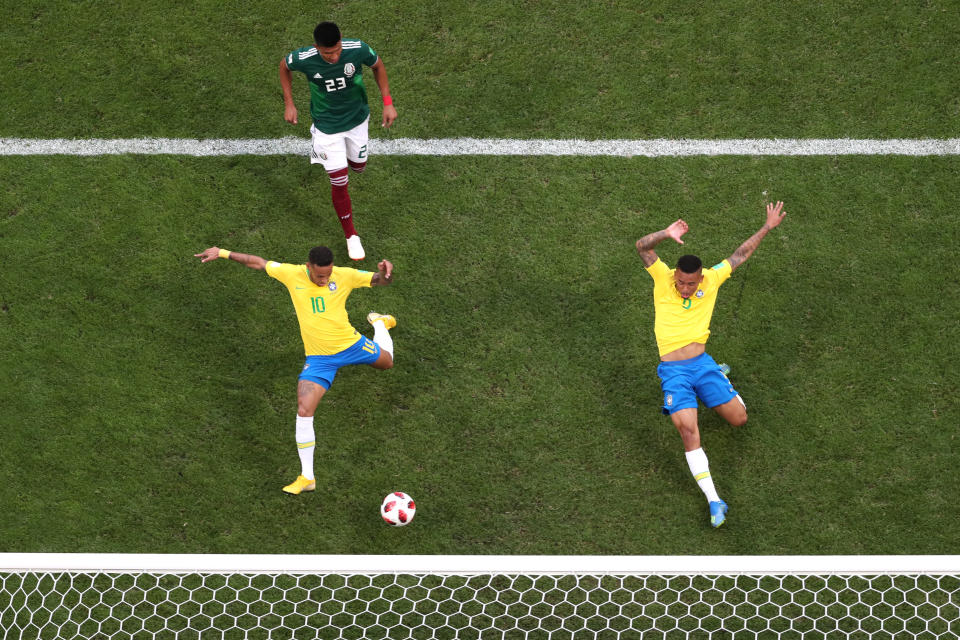 <p>Neymar Jr of Brazil scores his team’s first goal during the 2018 FIFA World Cup Russia Round of 16 match between Brazil and Mexico at Samara Arena on July 2, 2018 in Samara, Russia. (Photo by Clive Rose/Getty Images) </p>