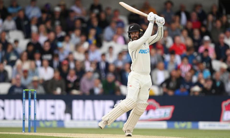 Tom Blundell cuts loose en route to 88 not out in New Zealand’s second innings