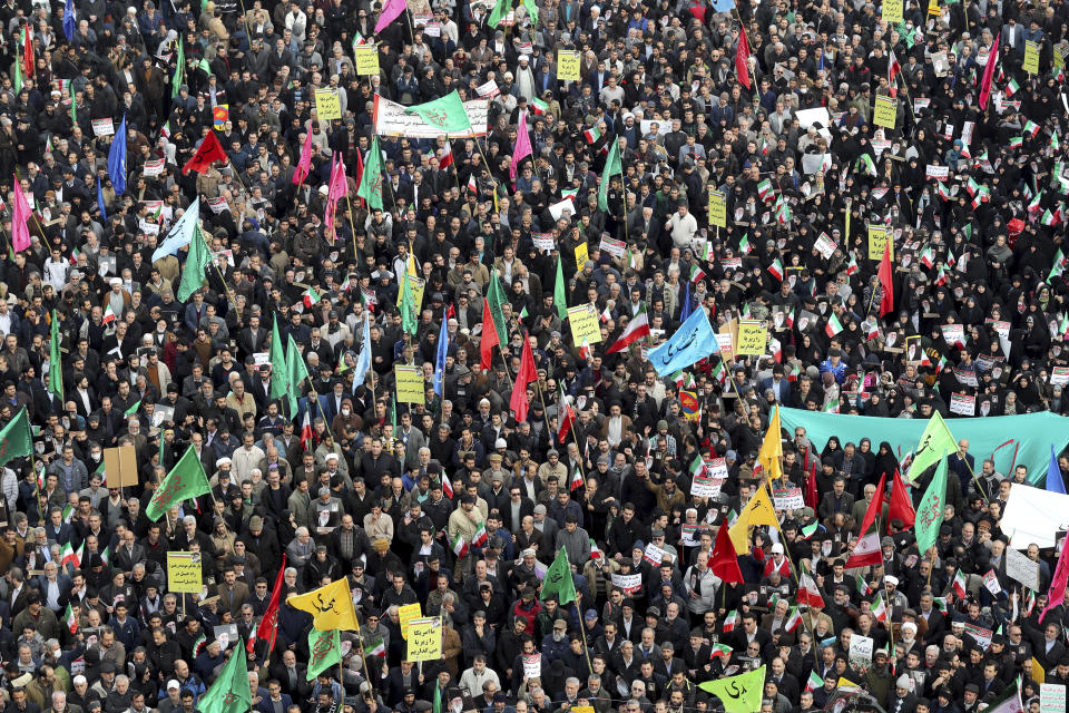 Las protestas se suceden en Irán desde el pasado 15 de noviembre, día en el que el Gobierno anunció el aumento del precio de la gasolina. (Foto: AP Photo/Ebrahim Noroozi)