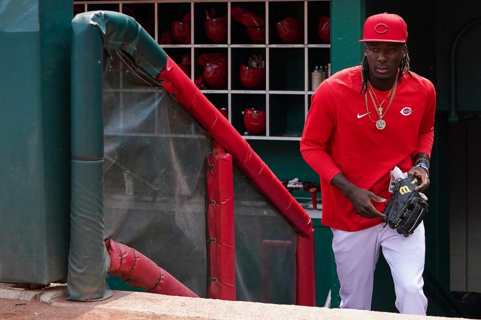 Elly De La Cruz #44 of the Cincinnati Reds takes the field for warmups before the game against the Los Angeles Dodgers at Great American Ball Park on June 06, 2023 in Cincinnati, Ohio. De La Cruz, the #4 MLB prospect, was called up for the game.