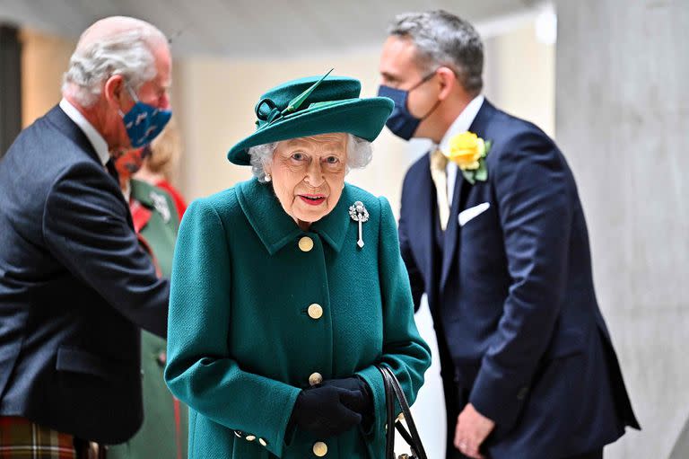 Isabel II llegando al Parlamento Escocés