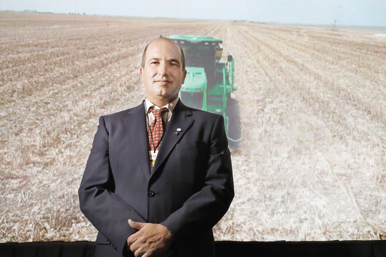 Congreso Maizar 2022 (cadena del maiz)
Pedro Vigneau (presidente de Maizar) con su traje a base de maiz