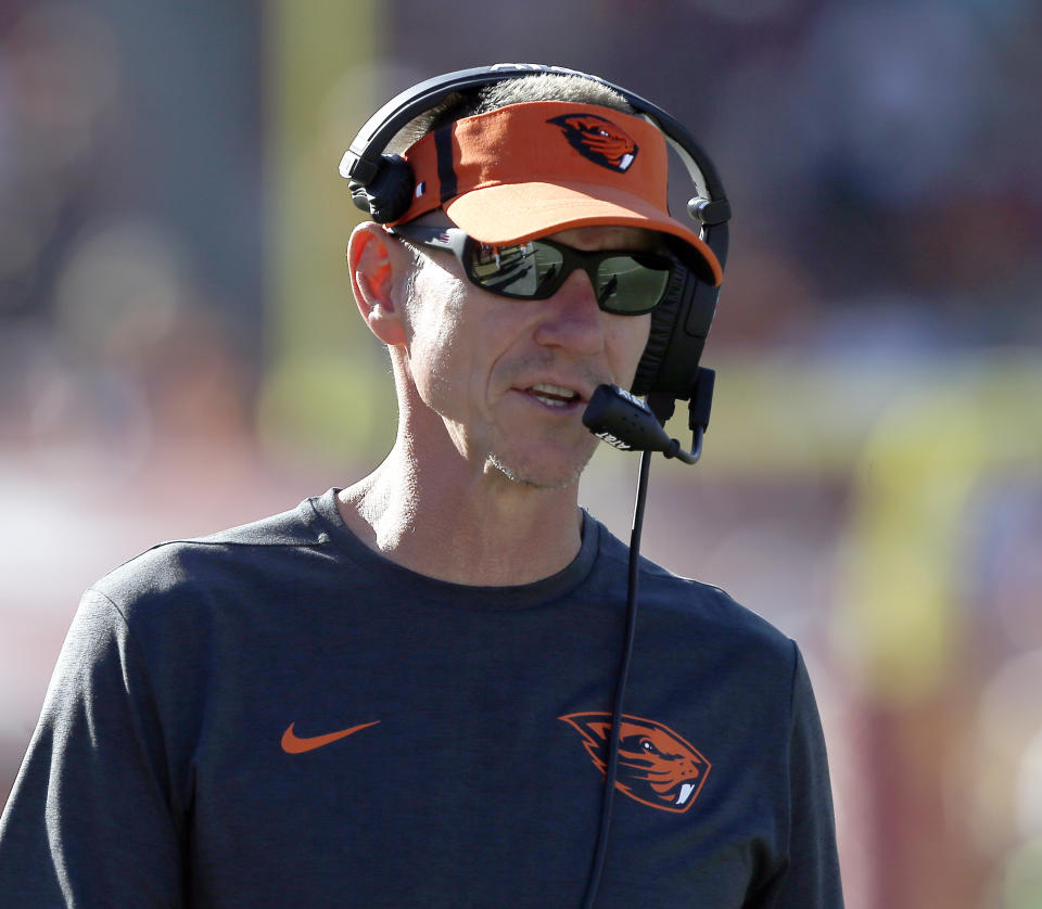 Oregon State head coach Gary Andersen talks on the sidelines during the second half of an NCAA college football game against Southern California in Los Angeles, Saturday, Oct. 7, 2017. (AP Photo/Alex Gallardo)