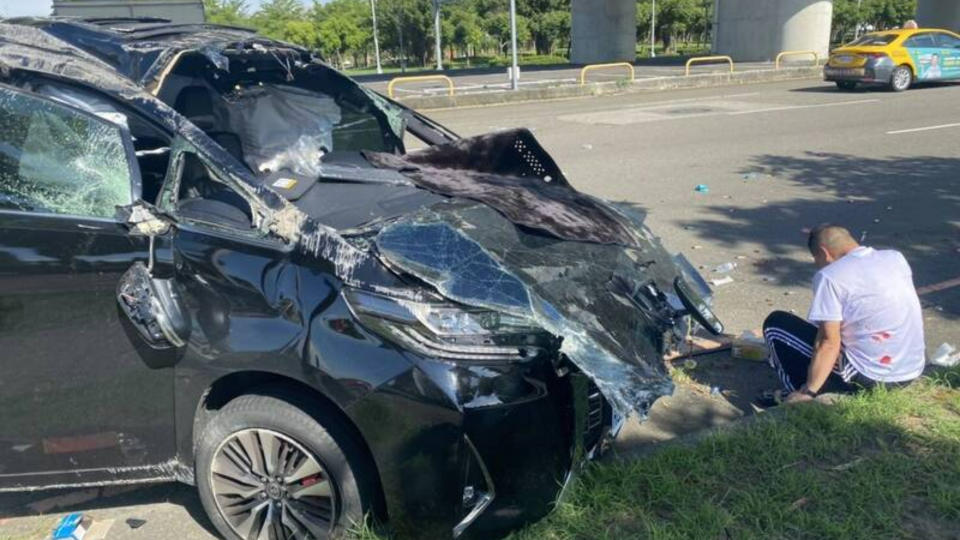 畫面曝光！蔡易餘跑行程出車禍　座車翻滾一圈全毀「看見人生走馬燈」【圖 / 菱傳媒】