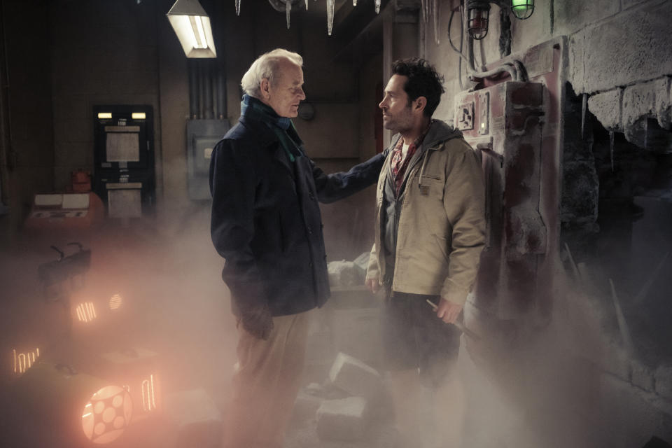 En esta imagen proporcionada por Columbia Pictures, Bill Murray, izquierda, y Paul Rudd en una escena de "Ghostbusters: Frozen Empire". (Columbia Pictures/Sony via AP)