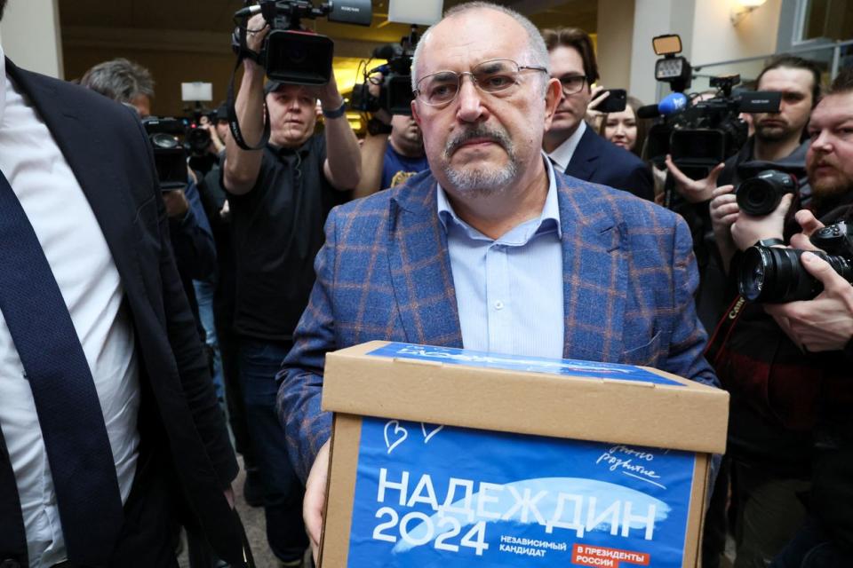 TOPSHOT - Boris Nadezhdin, the Civic Initiative Party presidential hopeful, arrives at the Central Election Commission to submit signatures collected in support of his candidacy, in Moscow on January 31, 2024. (Vera Savina / AFP via Getty Images) 