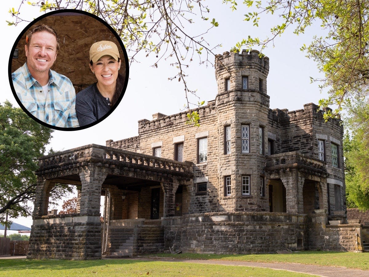 A castle with an inset of Chip and Joanna Gaines.