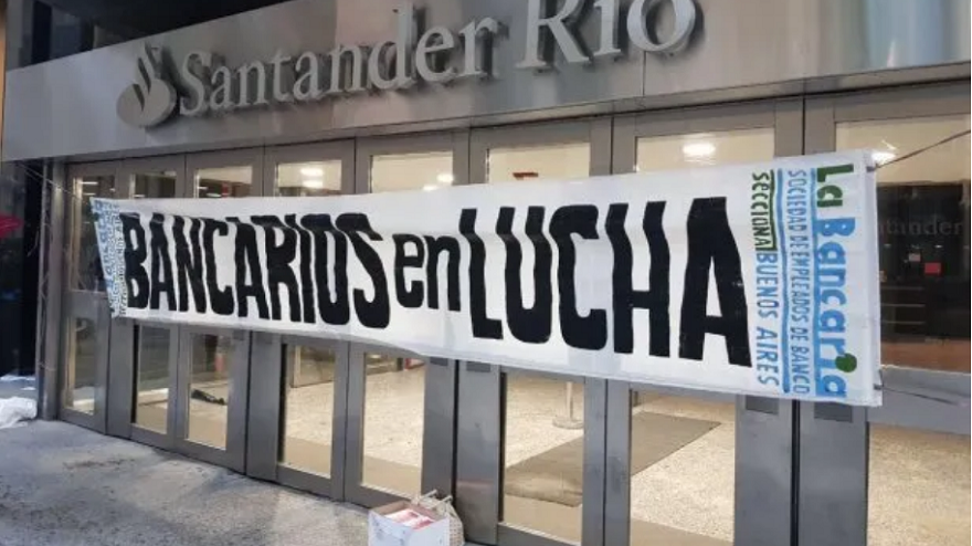 El salario básico actual para un empleado bancario es de 398.000 pesos.