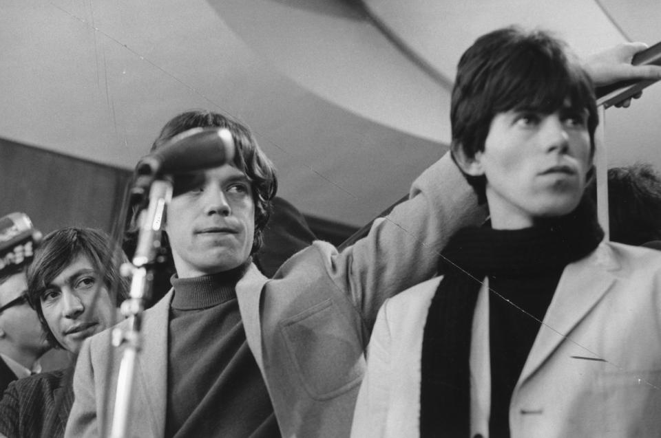 NEW YORK - OCTOBER 28: Rock and roll band 'The Rolling Stones' pause on a stair case for a portrait at a press conference at the New York Hilton on October 28, 1965 in New York City, New York. (L-R) Charlie Watts, Mick Jagger, Keith Richards. (Photo by Michael Ochs Archives/Getty Images)