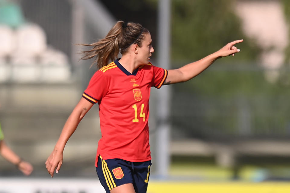 La jugadora española Alexia Putellas celebra después de marcar un gol durante el partido amistoso entre Italia y España en el estadio Teófilo Patini el 1 de julio de 2022. (Foto: Tullio M. Puglia/Getty Images)