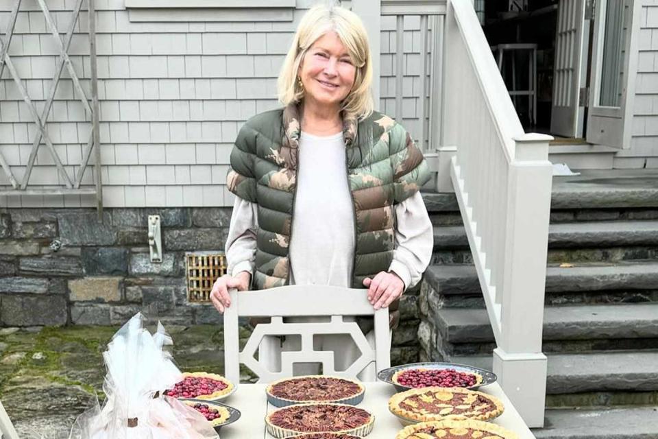 <p>Martha Stewart/ Instagram</p> Martha Stewart Finishes Her Thanksgiving 