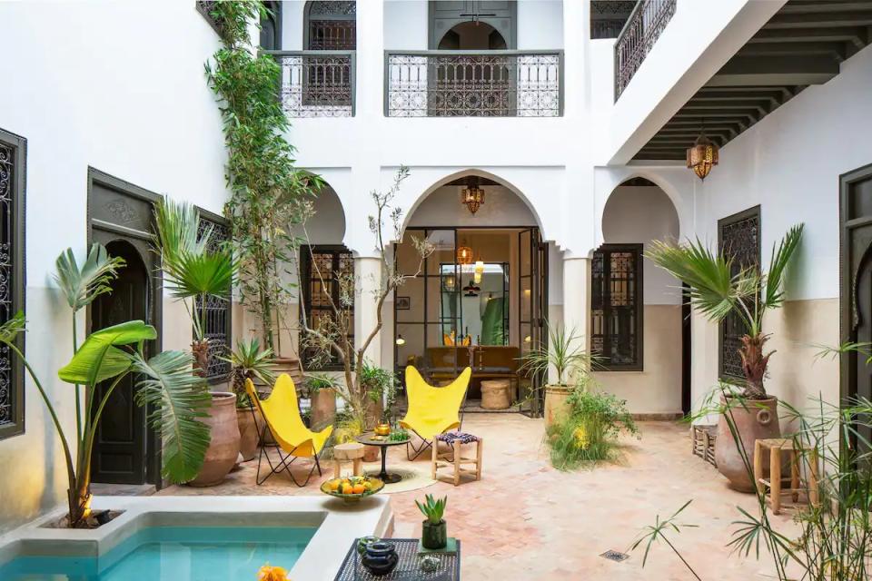 32 Best Airbnbs For Large Groups Around The World