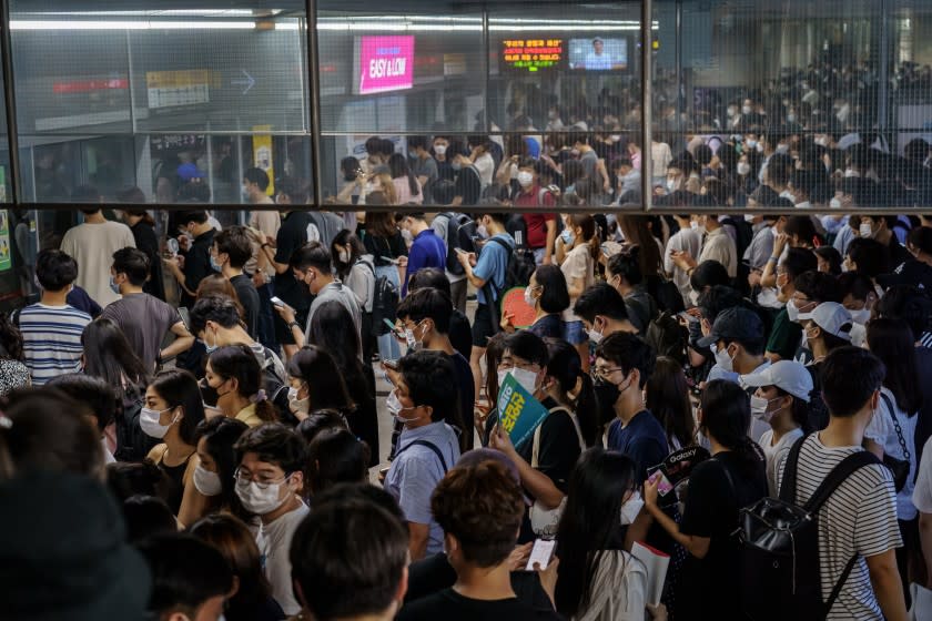 SEOUL, SOUTH KOREA -- FRIDAY, AUGUST 14, 2020: People queue up to board a subway train station after a massive doctors all-day strike event in Seoul, South Korea, on Aug. 14, 2020. Members of the Korean Medical Association are also protesting other healthcare proposals: building public medical schools, the green light to use of telemedicine services and allowing traditional Korean medicines to be covered by the national insurance plan. (Marcus Yam / Los Angeles Times)