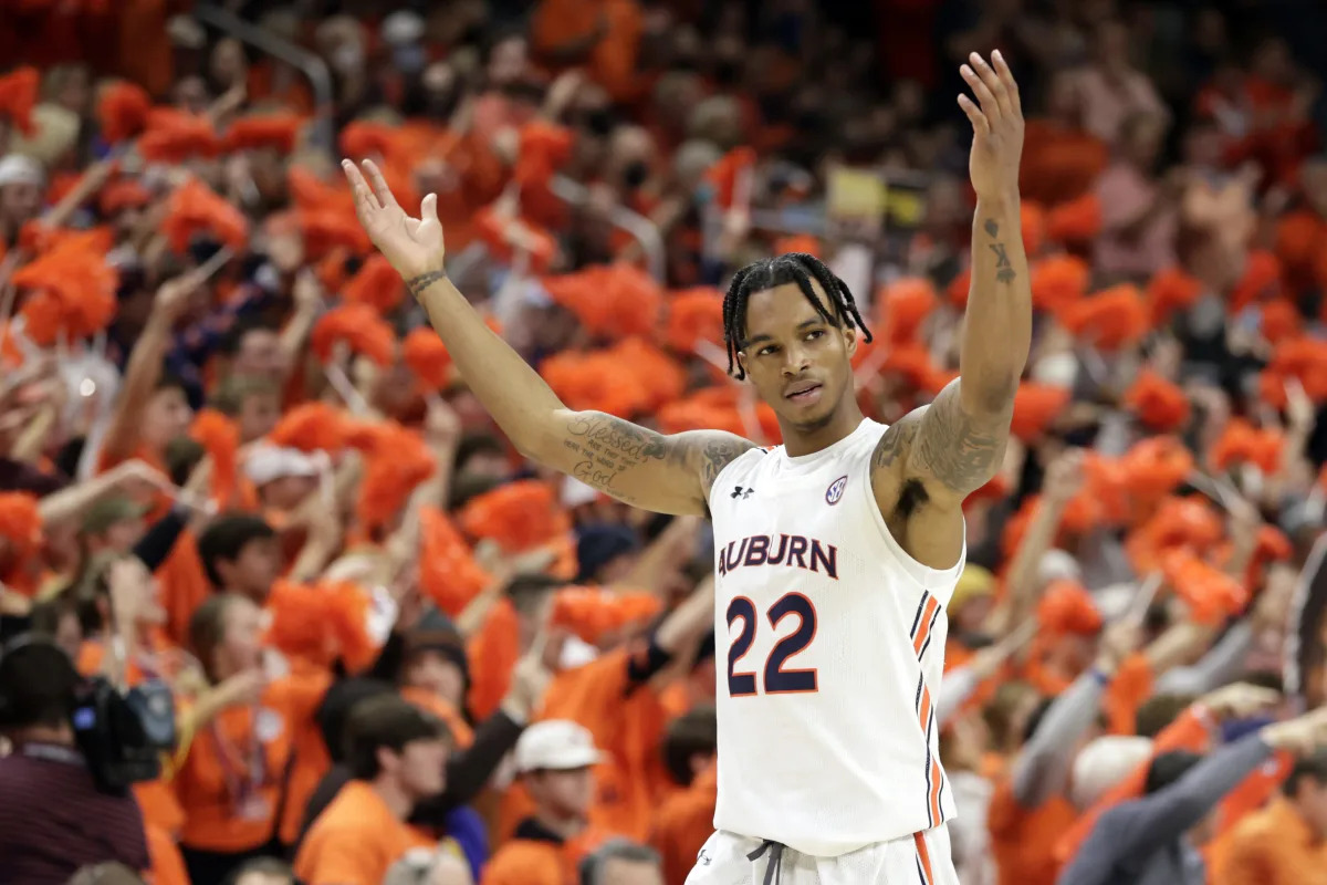 Auburn flies to No. 1 in AP Top 25 for first time in history