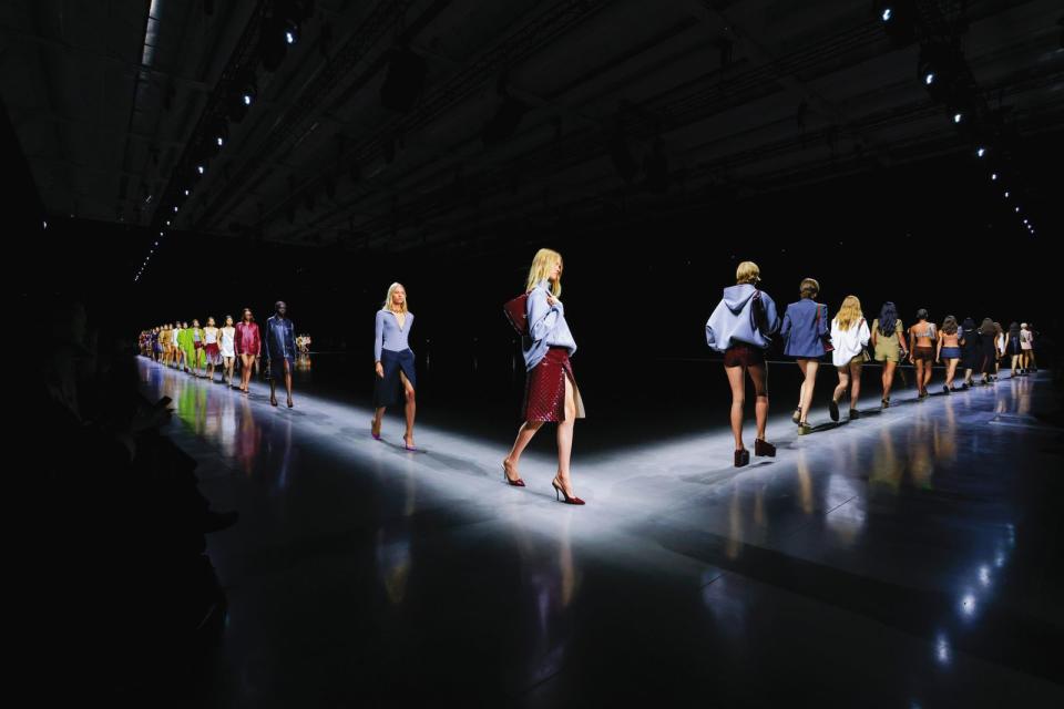 讓全球時尚迷引頸的GUCCI春夏大秀，是創意總監Sabato De Sarno上任後的第一場時尚發表。（GUCCI提供）