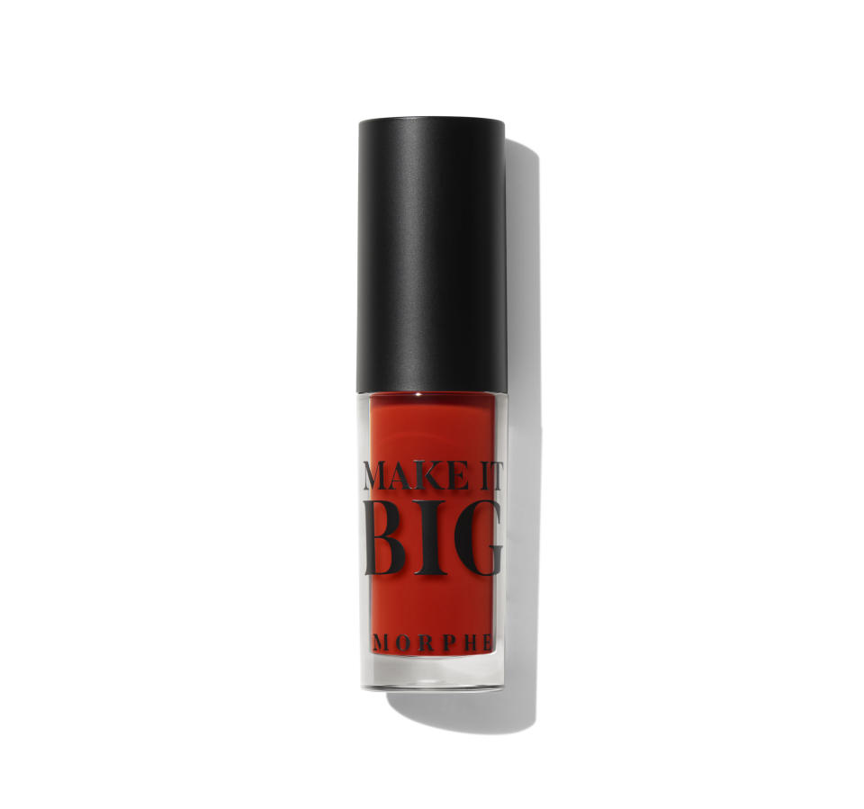 <p><a href="https://fr.morphe.com/products/make-it-big-plumping-lip-gloss-haute-red" rel="nofollow noopener" target="_blank" data-ylk="slk:Acheter chez Morphée en cliquant ici - 14 euros;elm:context_link;itc:0;sec:content-canvas" class="link ">Acheter chez Morphée en cliquant ici - 14 euros</a></p>