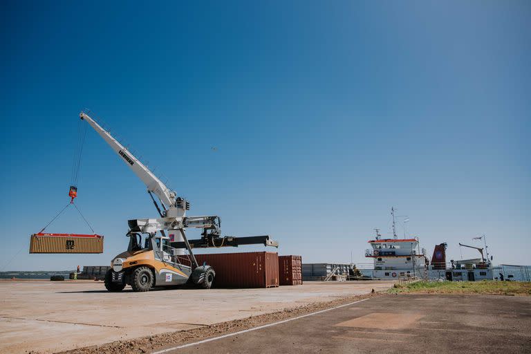 Vuelve a operar el puerto de Posadas