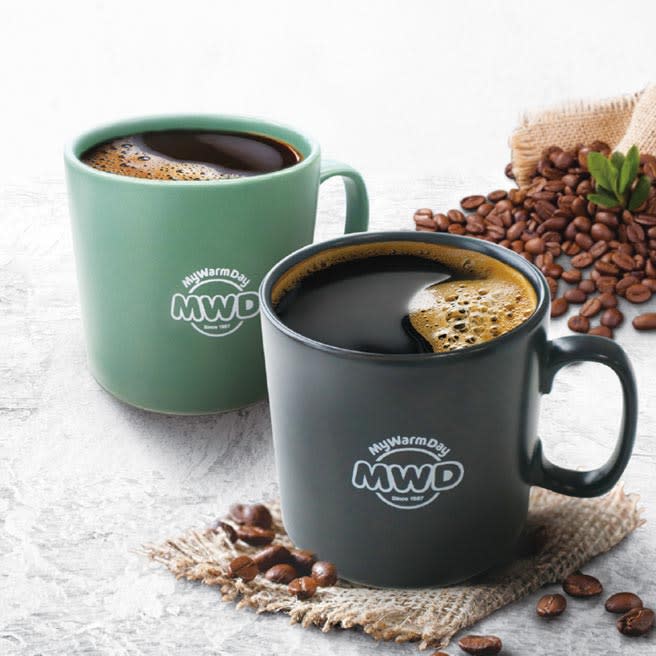 2010年引進咖啡豆和研磨咖啡機，成為門市標準配備，全門市採用100％阿拉比卡咖啡豆沖煮咖啡。圖／揚秦國際企業