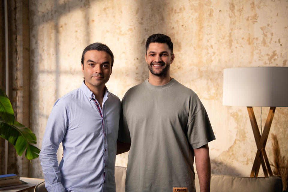 Zellbiologe Carlos Chacón-Martinez (l.) und Investmentbanker Emil Aliev sind sicher, mit Niostem den Markt für Produkte gegen Haarausfall zu revolutionieren.  - Copyright: Niostem