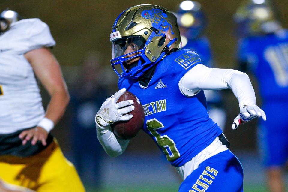 Choctaw’s JuJu Smith (6) runs the ball during a high school football game between Sand Springs and Choctaw, in Choctaw, Okla., on Friday, Nov. 17, 2023.