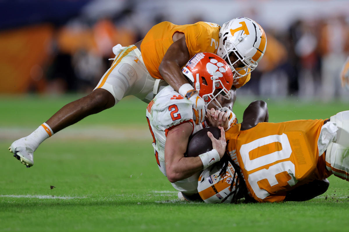 L’attacco di Clemson svanisce di nuovo nella sconfitta per 31-14 all’Orange Bowl contro il Tennessee