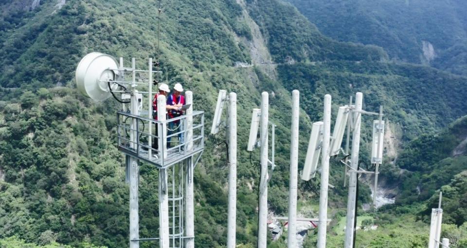 ▲遠傳電信透過基站整併及AI選址後，一年可減少43,000萬噸碳排放量。（圖／遠傳提供）