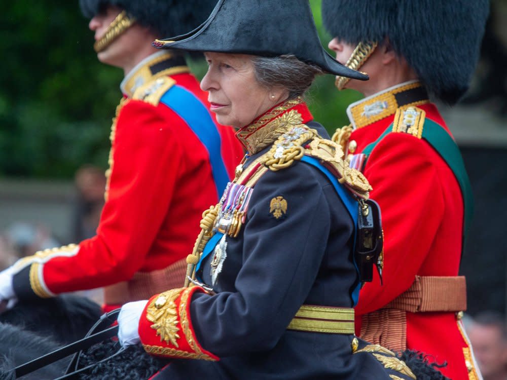 Prinzessin Anne hat an der traditionellen Parade "Trooping the Colour" zu Ehren des Geburtstages von König Charles III. am 15. Juni noch hoch zu Ross teilgenommen. (Bild: imago images/ZUMA Press Wire)