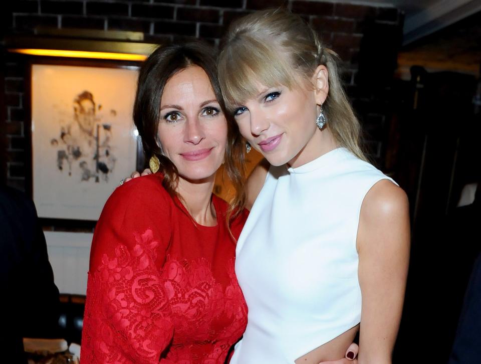 Julia puts her arm around Taylor Swift