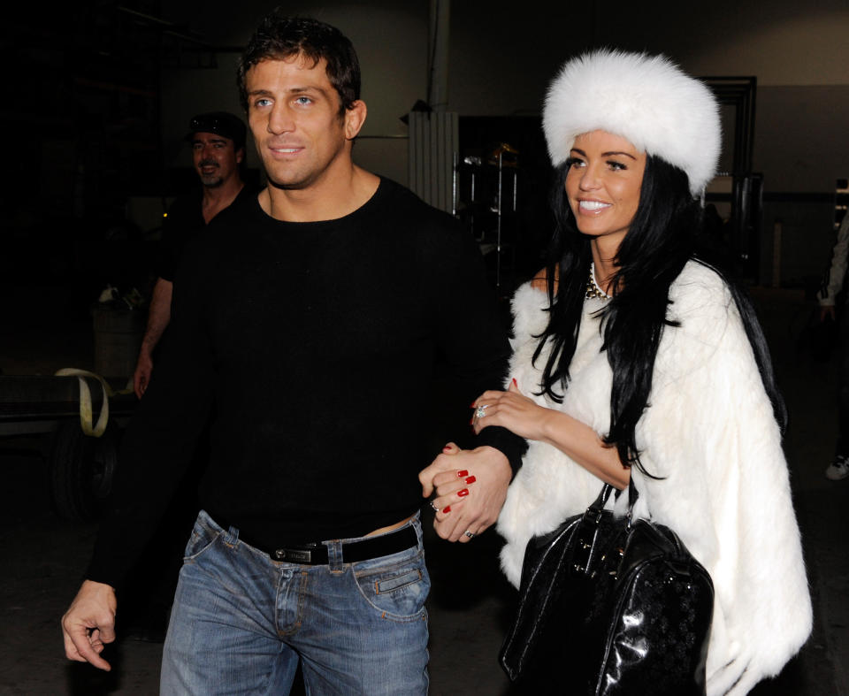 (EXCLUSIVE, Premium Rates Apply) LAS VEGAS - FEBRUARY 04:  *** EXCLUSIVE *** (MINIMUM FEE £1000 PER IMAGE) Alex Reid and Katie Price are seen with wedding rings on February 4, 2010 in Las Vegas, Nevada.  (Photo by Julio Miller/FilmMagic) 